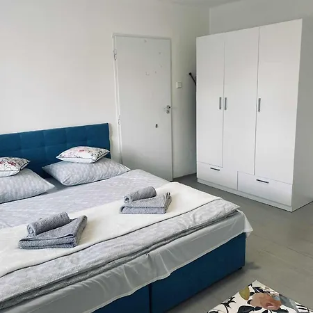 Velky Se Dvema Loznicemi, Zahrada, Wifi Zdarma Hradec Králové