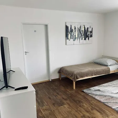 Apartman Velky Se Dvema Loznicemi, Zahrada, Wifi Zdarma Hradec Králové