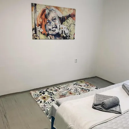 Apartman Velky Se Dvema Loznicemi, Zahrada, Wifi Zdarma